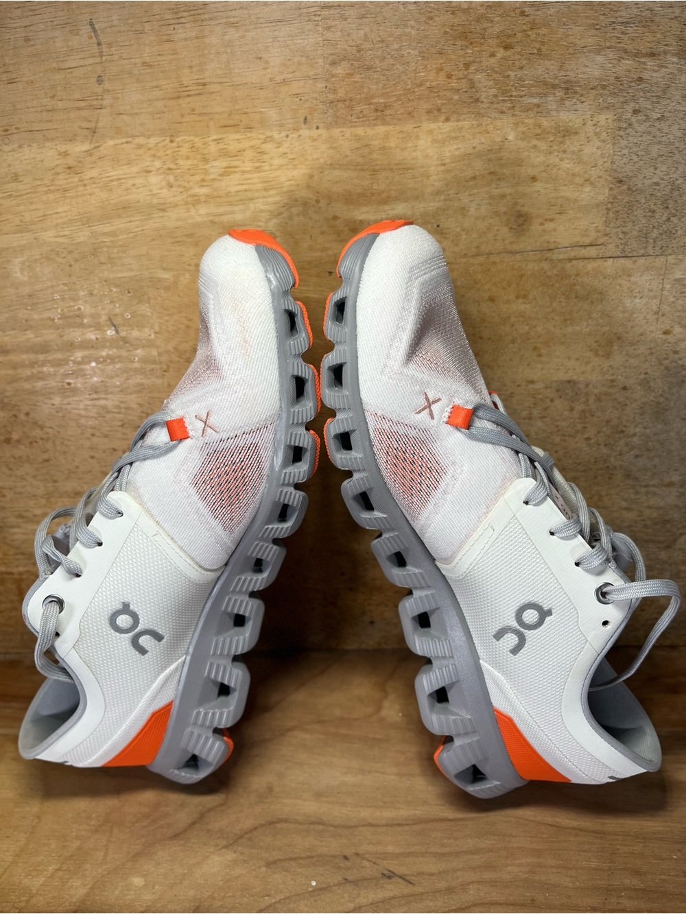 NEW On Cloud X 3 REFLECTIVE Womens Size 9.5 Running Shoes Sneakers Ivory Alloy - Picture 6 of 10